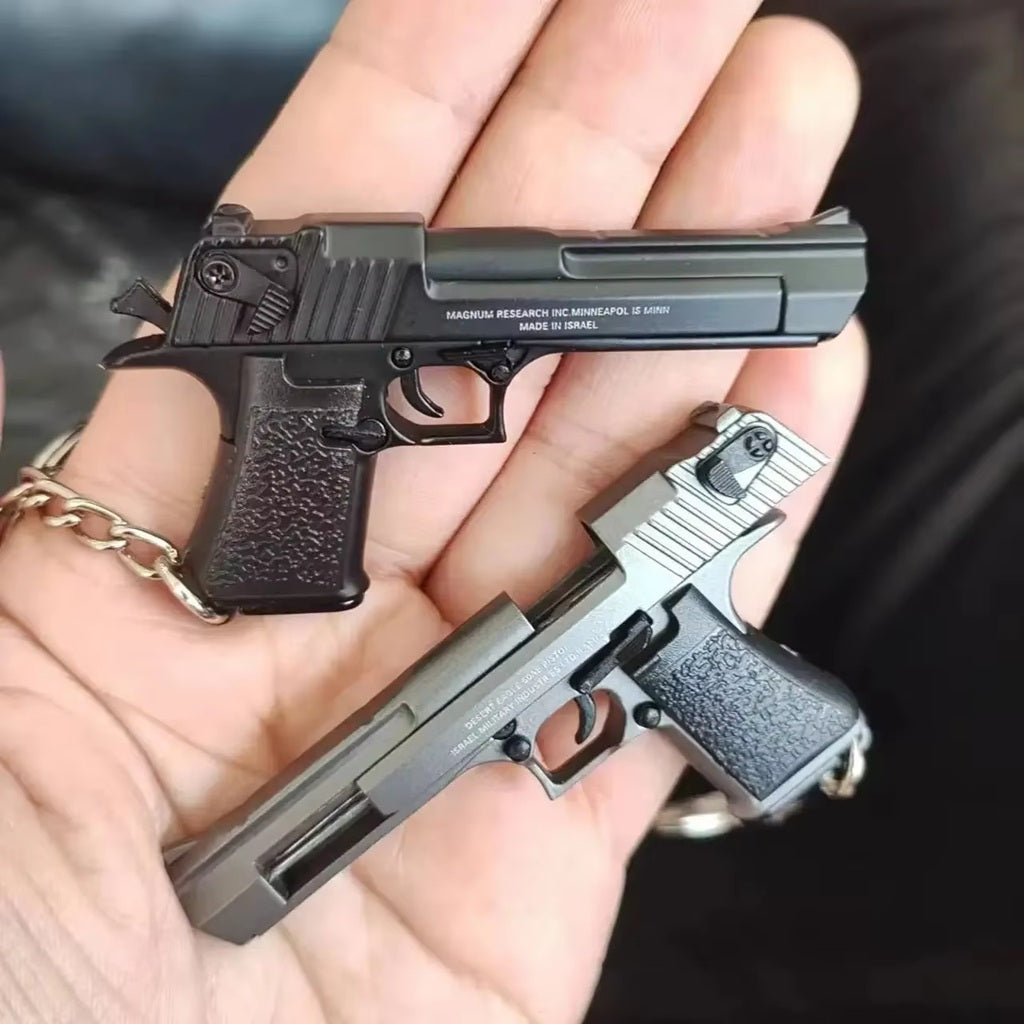 Metal 1:4 Desert Eagle Model Keychain – Mini Alloy Collectible Secondary image